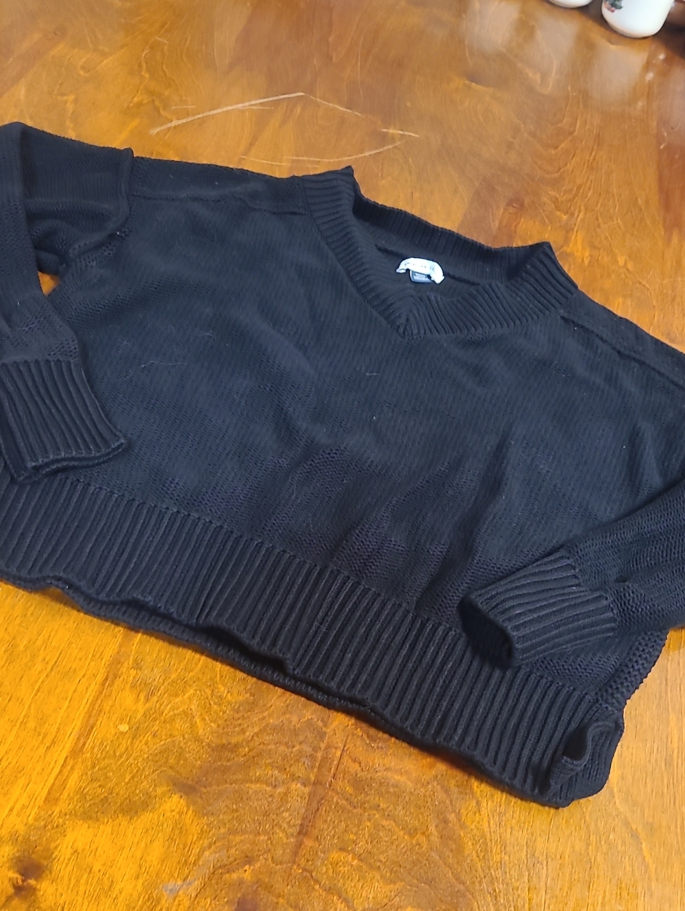 American Eagle Outfitters Black V-Neck Cropped Sweater